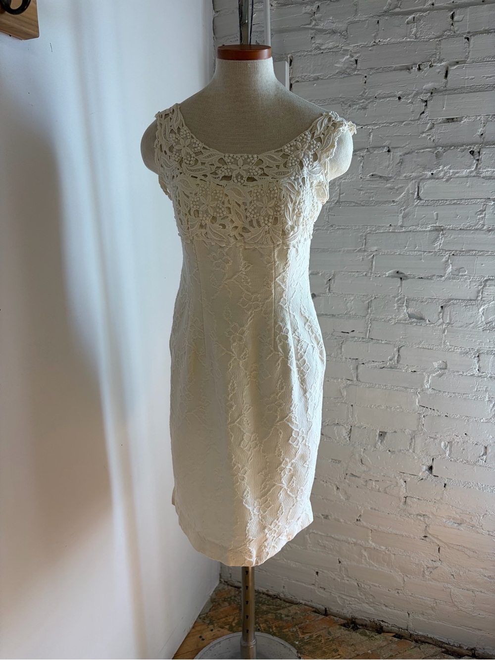 1960s White Damask Shift Dress with Lace